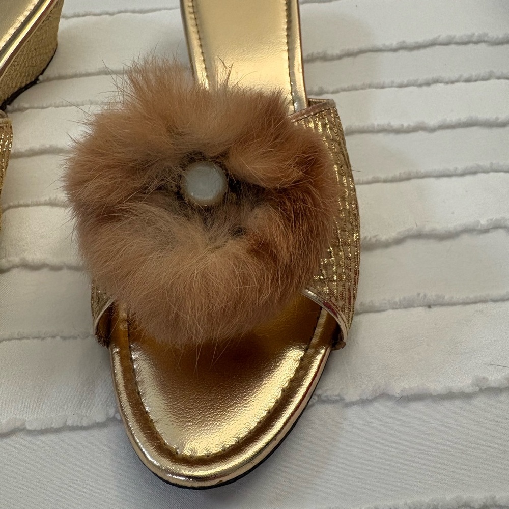 Elegant Gold Women's Slide Sandals with Faux Fur Pom - Picture 6 of 7